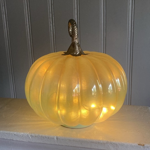 11”Handmade in India- LED Light Up- OMBRE Glass Decorative Pumpkin w/ Metal Stem - Picture 6 of 17